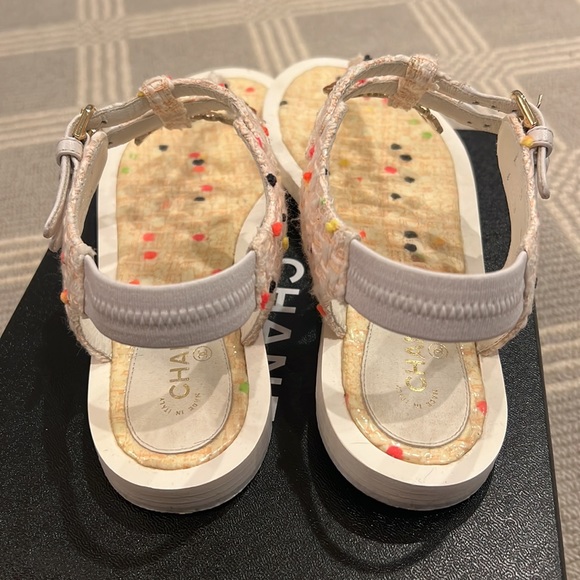CHANEL White & Pink Tweed Thong Sandals - Picture 7 of 16